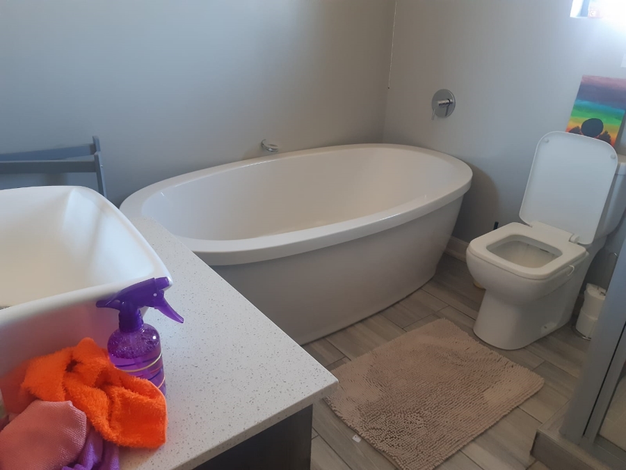 To Let 3 Bedroom Property for Rent in Hillside Free State